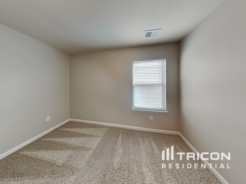 Building Photo - 330 Lauren Dr