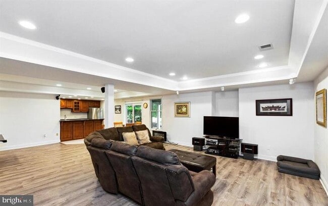 Building Photo - 10418 Willow Crest Ct