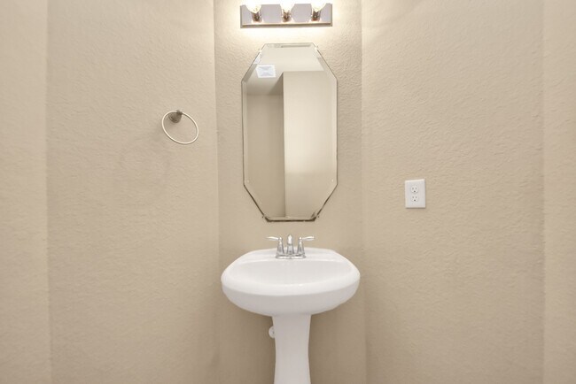 Building Photo - 6106 Grassy Haven Ln