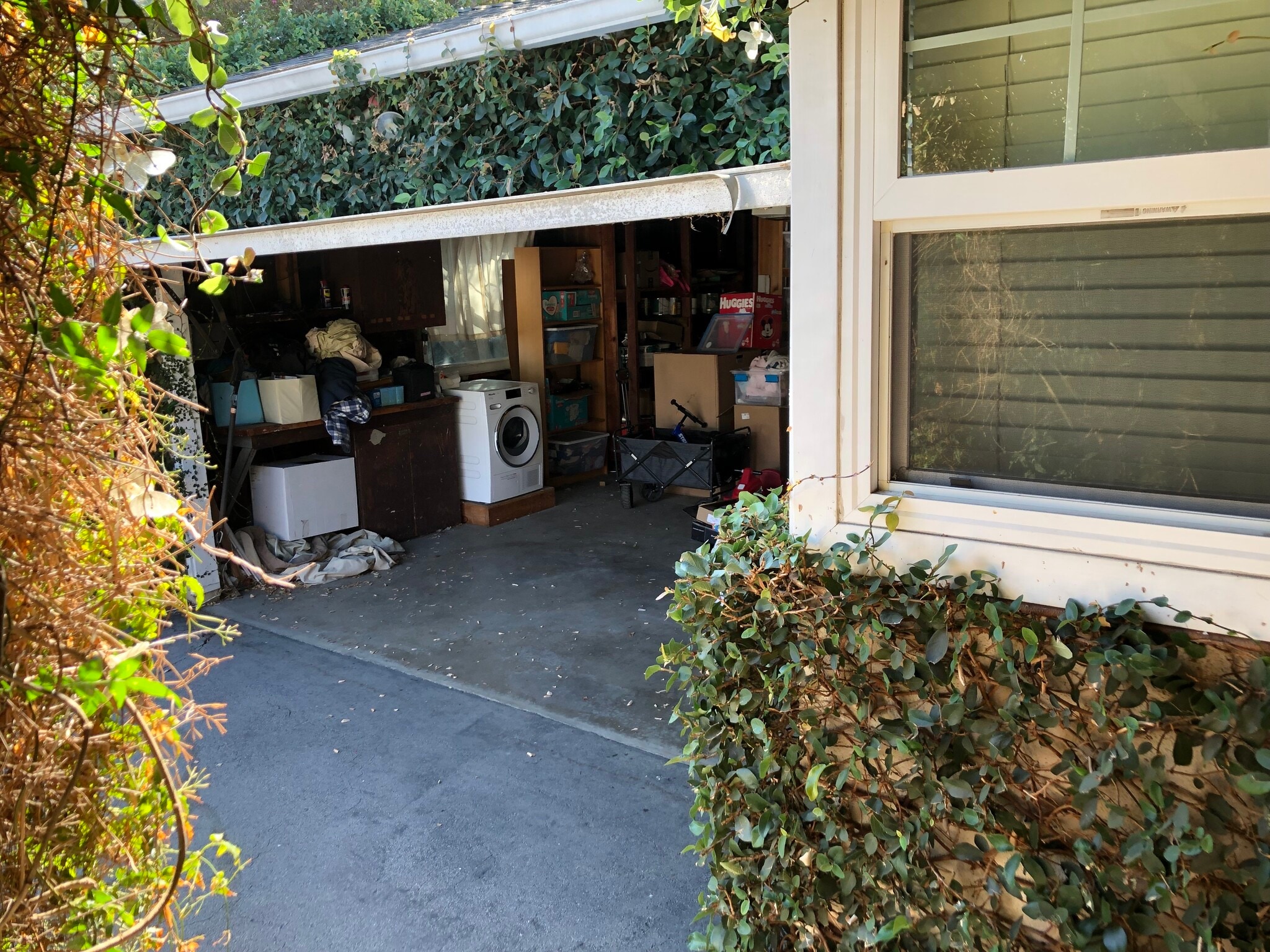 Garage - 5507 Noble Ave