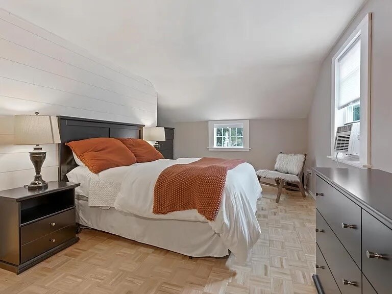 Building Photo - 141 S 75th St