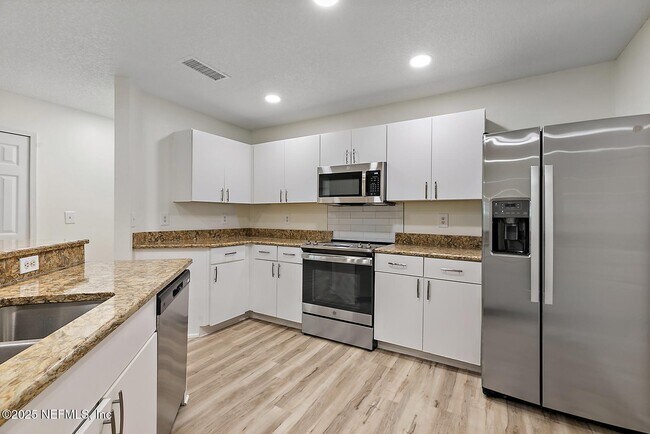 Building Photo - 900 Ironwood Dr