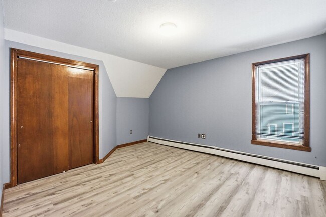 Building Photo - 315 Woronoco Rd