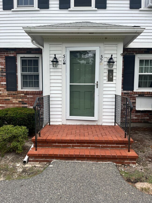 Primary Photo - Fully updated 2Bd / 2Br Bassett Pond Condo...
