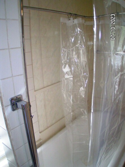 Building Photo - 2233 Buchanan Ave SW