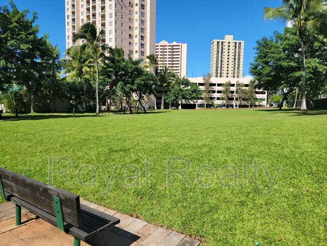 Building Photo - 3009 Ala Makahala Pl