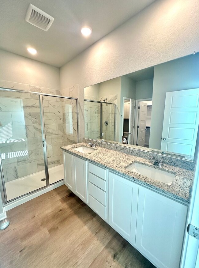Building Photo - Luxury 2-Story, 4-Bed/ 2.5-Bath Duplex in ...