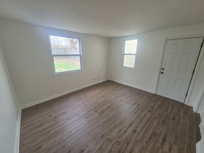 Building Photo - Charming 2-Bedroom Home with Fenced Yard in Covington!