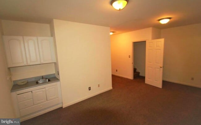 Building Photo - 400 Ben Neuis Pl