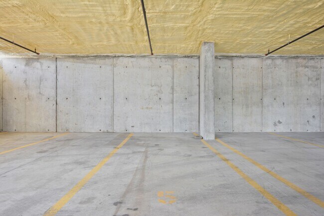 Building Photo - 2002 E 7th St