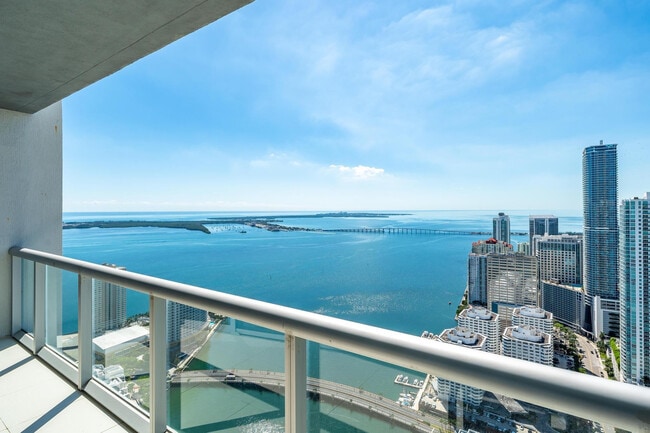 Building Photo - 495 Brickell Ave