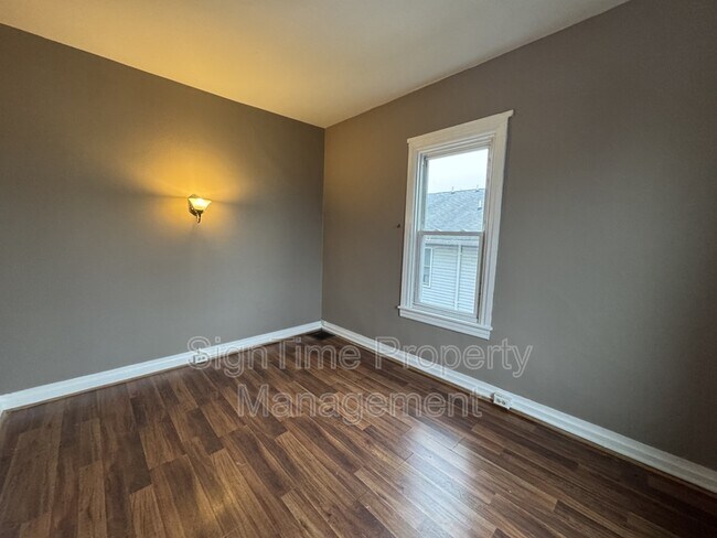 Building Photo - 1009 Corbett St