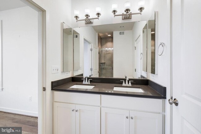 Building Photo - 16560 Crabbs Branch Way