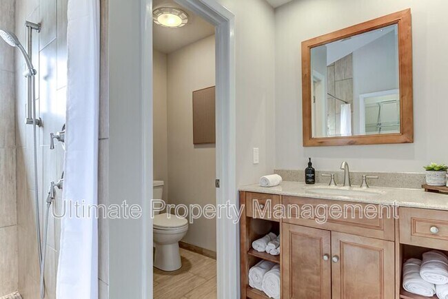 Building Photo - 207 St Luke Ct