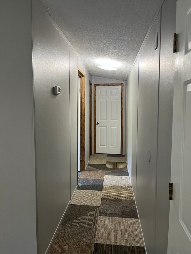 Building Photo - 124 Meadow Ln