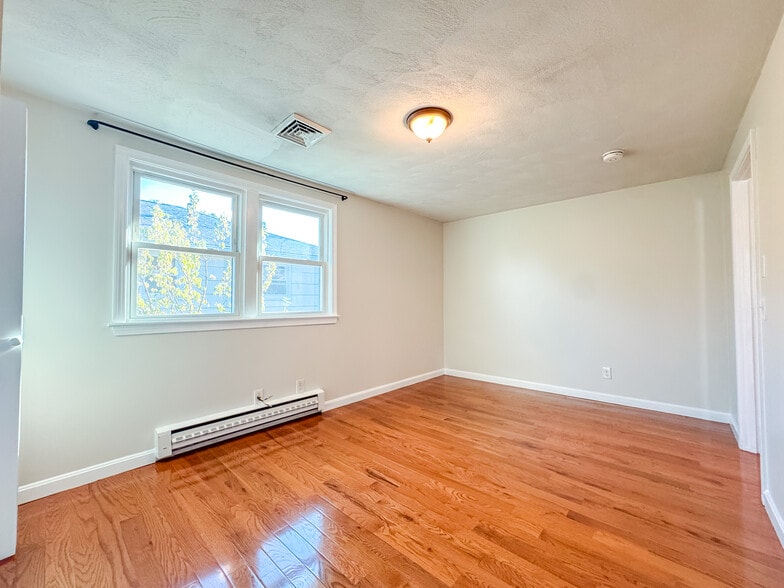 Building Photo - 74 Dunboy St