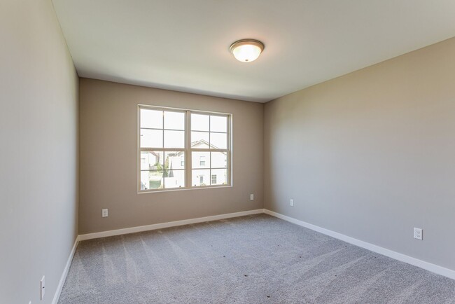 Building Photo - $500 Rent Credit with a Signed Lease begin...