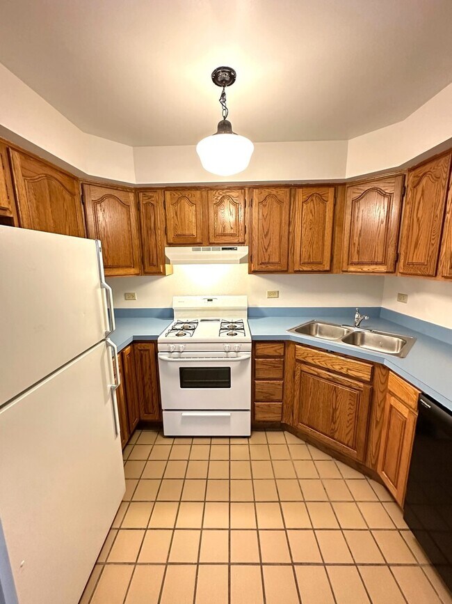 Building Photo - 730 N Seminary Ave