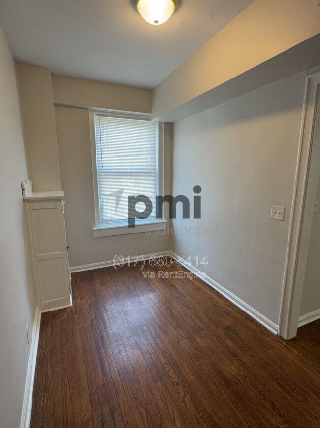 Building Photo - 1 W 28th St