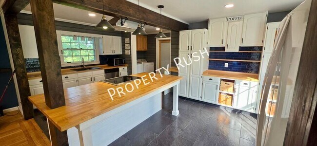 Building Photo - 3229 Westonia Dr