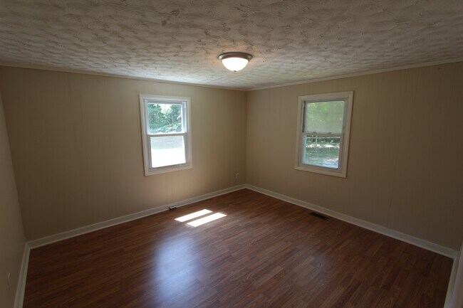 Building Photo - 3915 Foster Dr