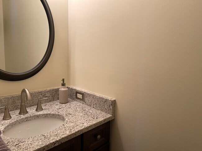 Building Photo - 3252 Cool Springs Ct