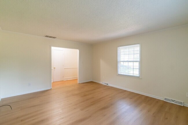 Building Photo - Well maintained ranch home in Charlotte!