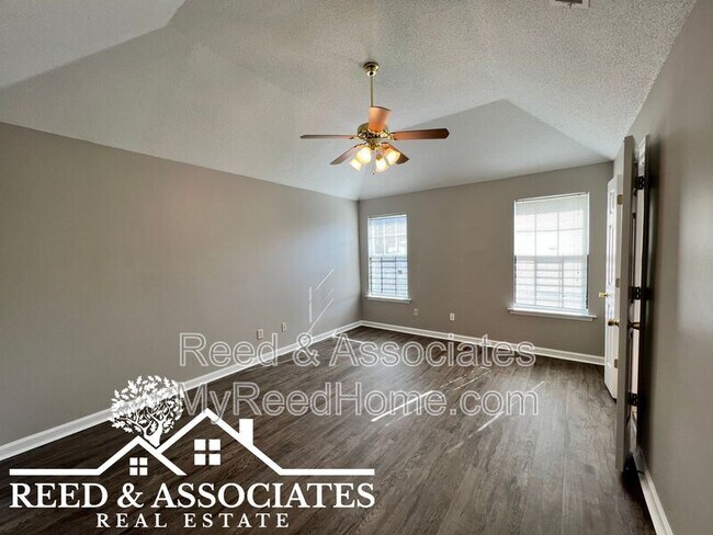 Building Photo - 4824 Pine Forrest Dr