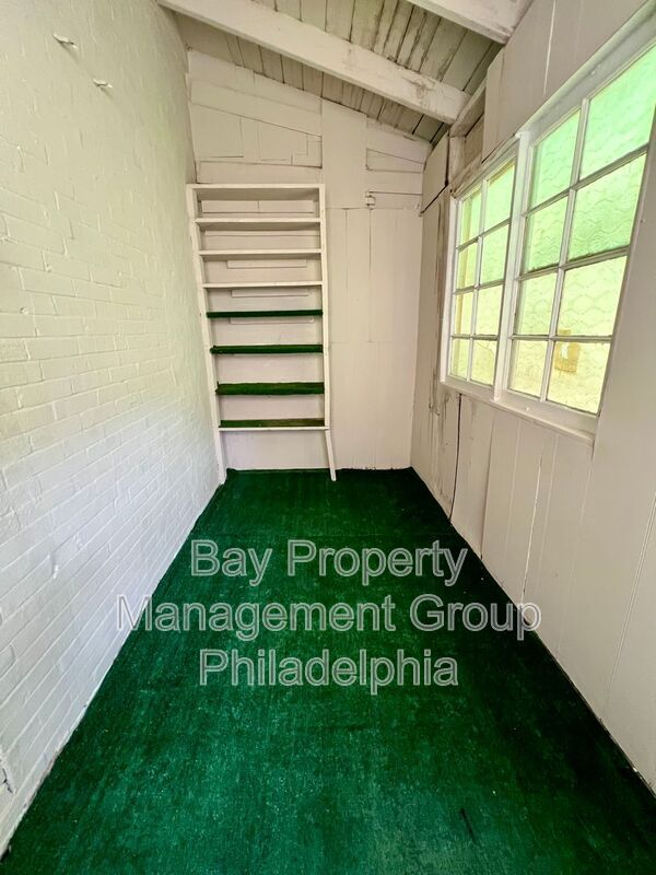 Building Photo - 502 Buttonwood St