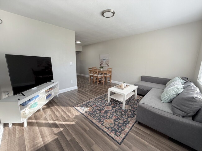 Building Photo - 305 S Lincoln Ave