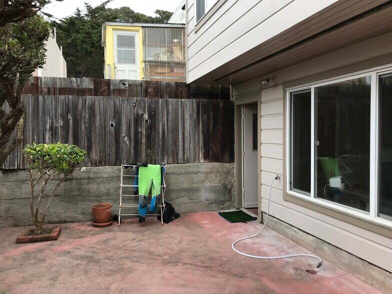 Building Photo - 1215 43rd Ave