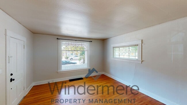 Building Photo - Alder601