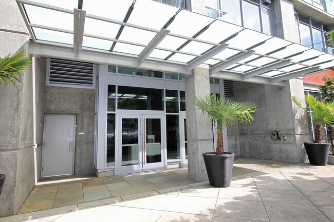Building Photo - Chic, Urban 1 Bedroom Loft Style Condo at ...