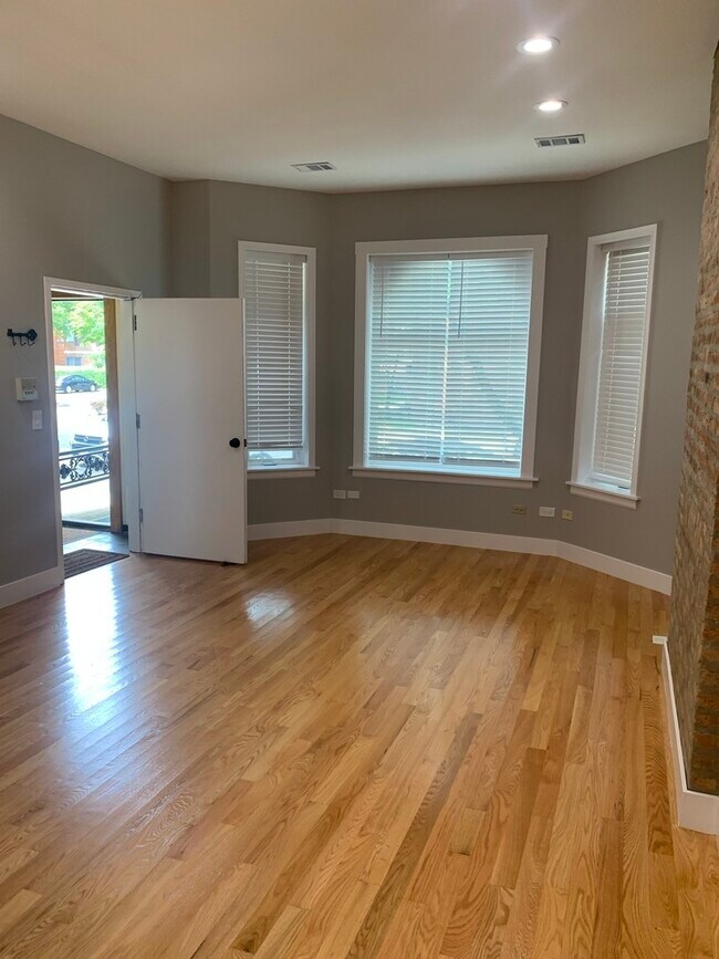 Building Photo - 1303 W Flournoy St