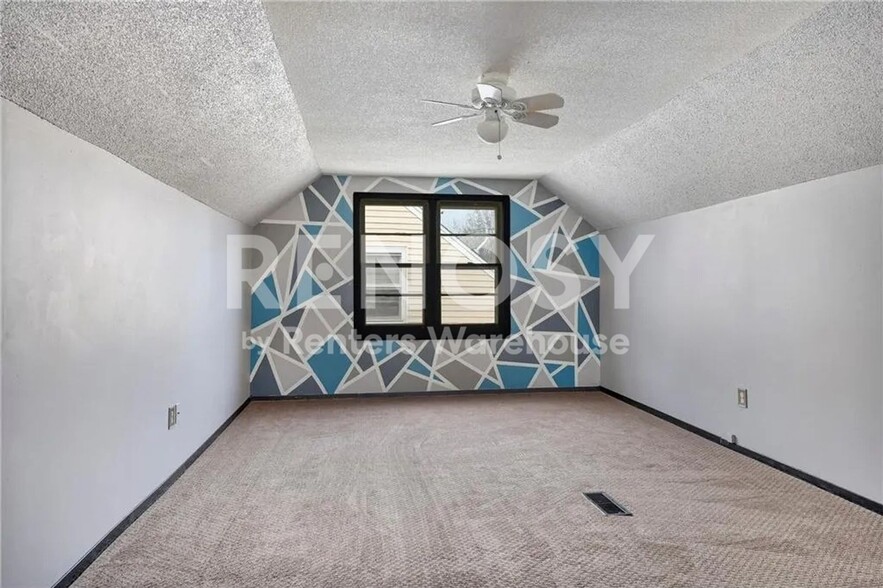 Building Photo - 3338 N Knox Ave
