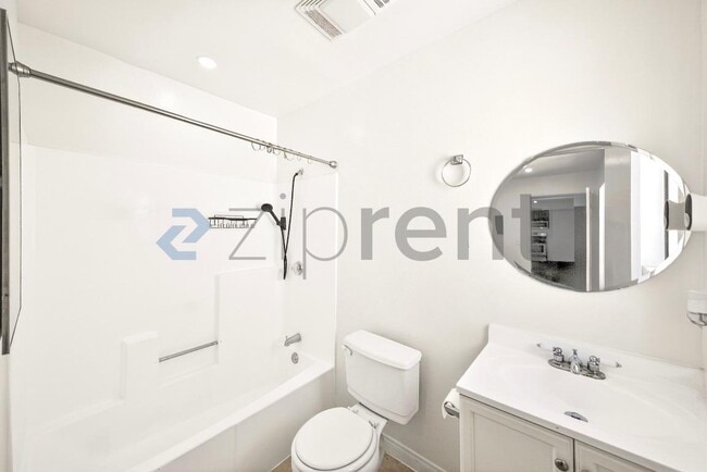 Building Photo - 843 S Ardmore Ave