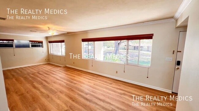 Building Photo - 1516 Dove Dr