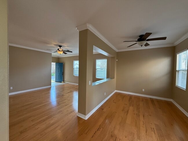 Building Photo - 590 Yarrow Dr