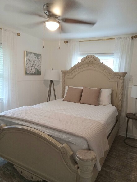 Building Photo - 1901 River Oaks Dr