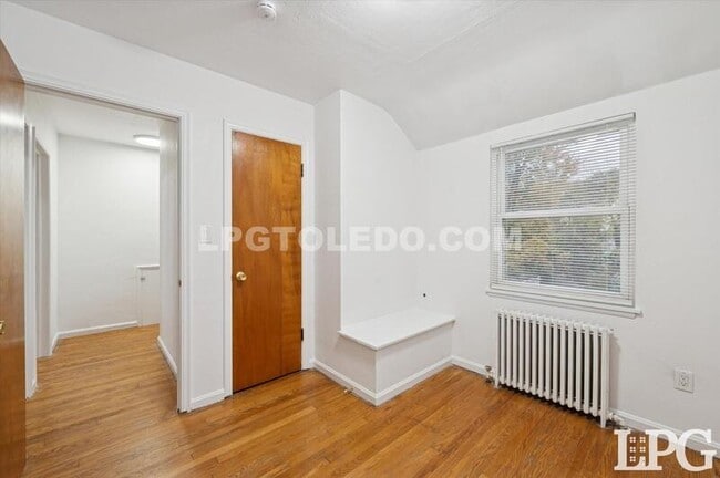 Building Photo - 606 W Poinsetta Ave