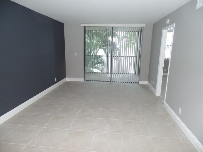 Building Photo - 118 Lake Emerald Dr