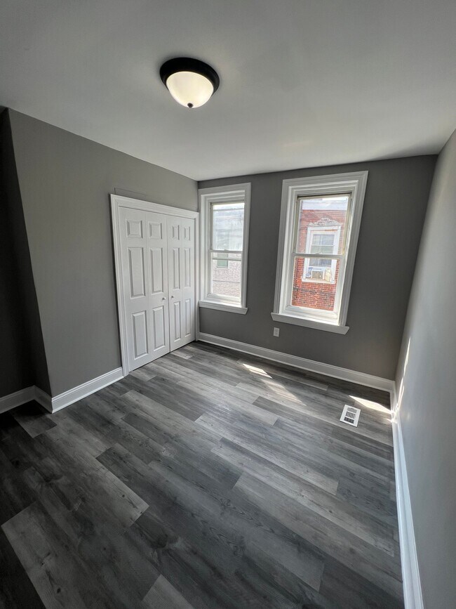 Building Photo - 114 N Yewdall St