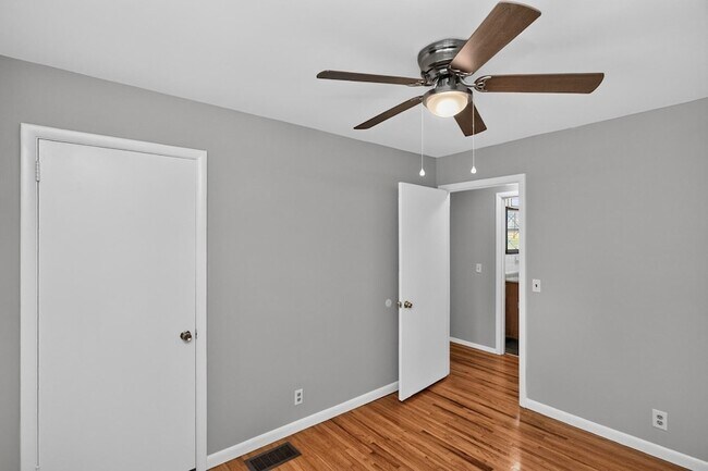 Building Photo - 261 Eisenhower Dr