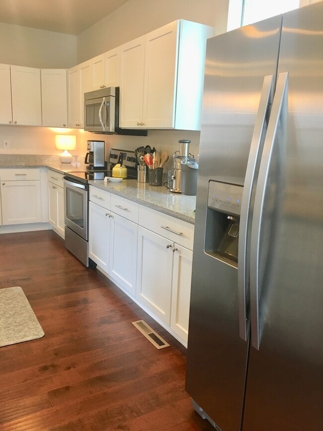 Building Photo - Luxury in Old Town Lafayette for Lease! MU...