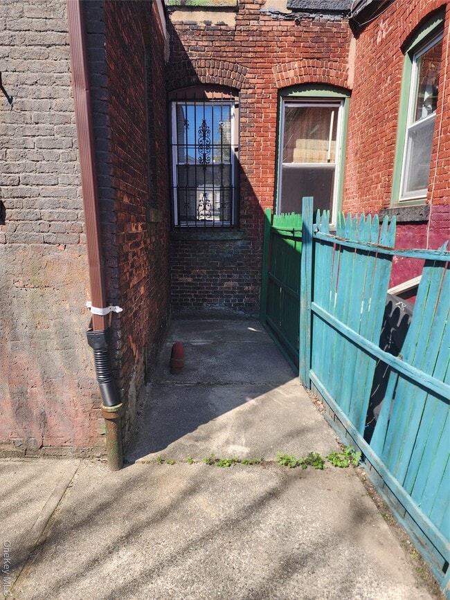 Building Photo - 11 Coonley Ct