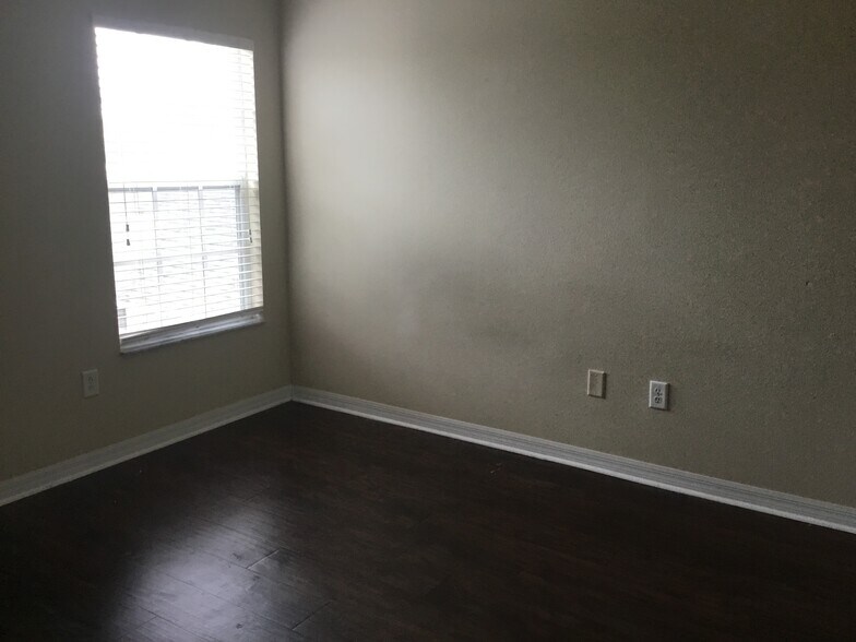 Building Photo - 15407 Telford Spring Dr