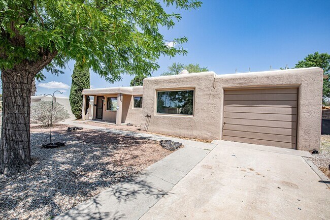 Building Photo - 3 Bedroom 1.75 bath with Solar Panels