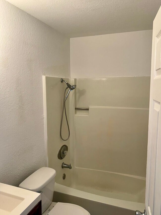 Building Photo - Charming 2-Bedroom Condo in Antioch