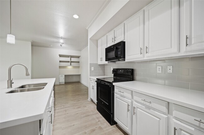 Building Photo - 11925 Jones Rd