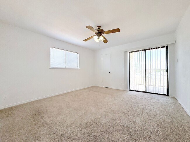 Building Photo - Spacious East El Paso 3bed/2bath!